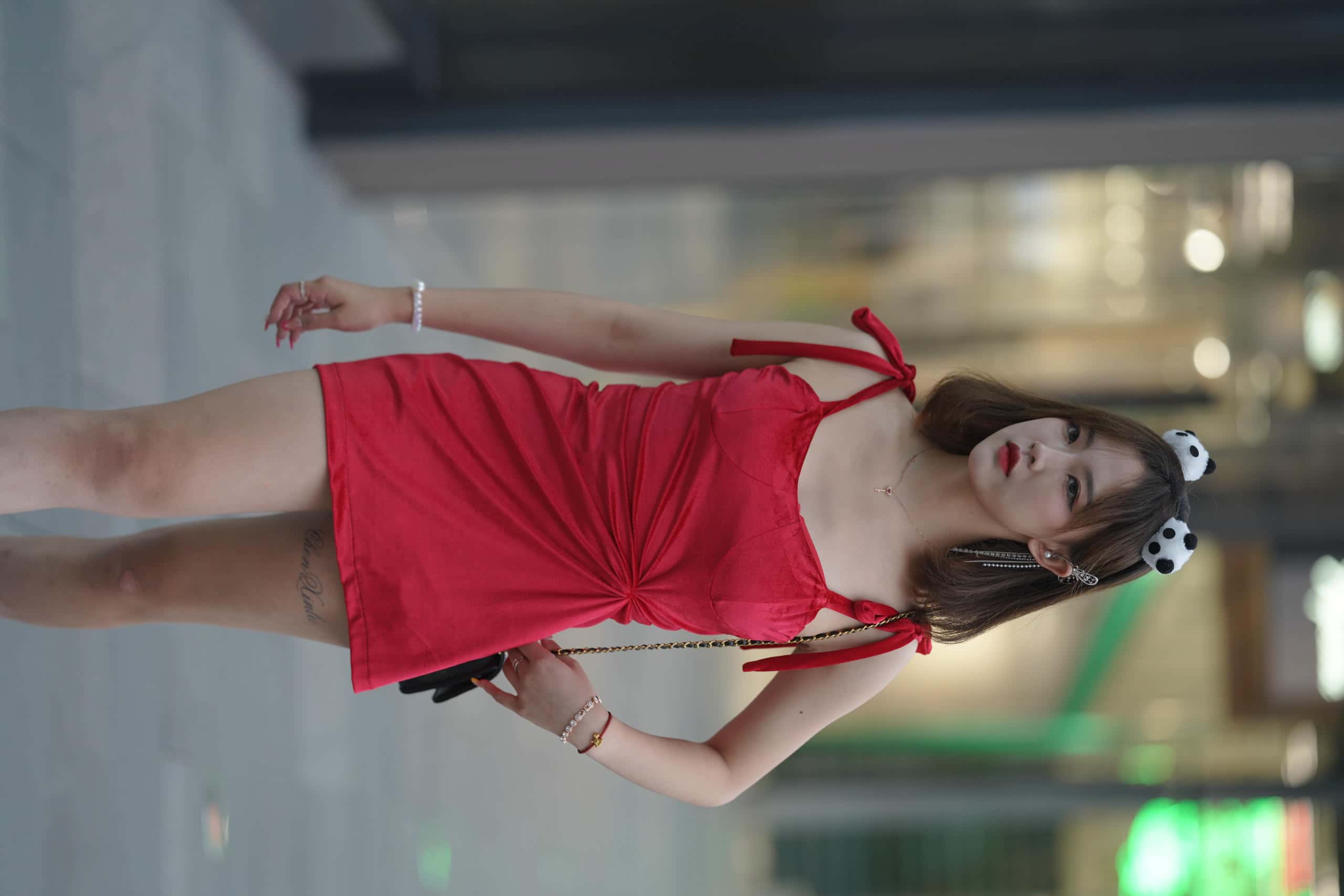 图片[1]-P4187 亮眼红色吊带裙 【352P】-如玉图库