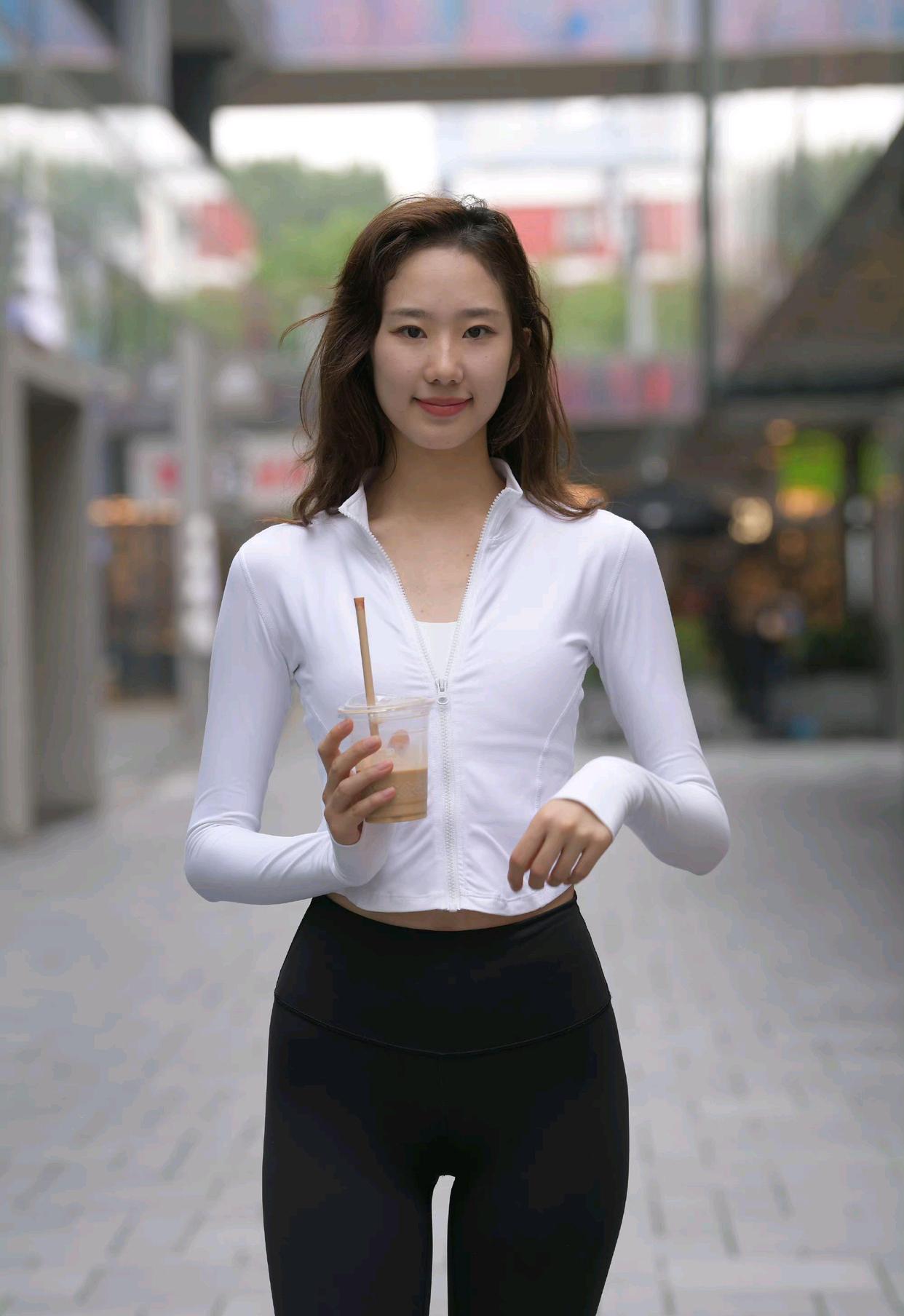 图片[1]-像刘亦菲的黑色瑜伽裤女孩J2237 340P1V-14.8GB-如玉图库