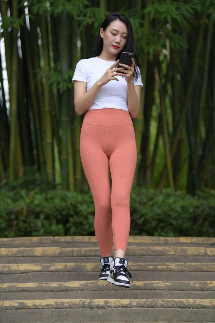 图片[1]-时尚的橘色瑜伽裤女人 J1935 496P1V-20.8GB-如玉图库