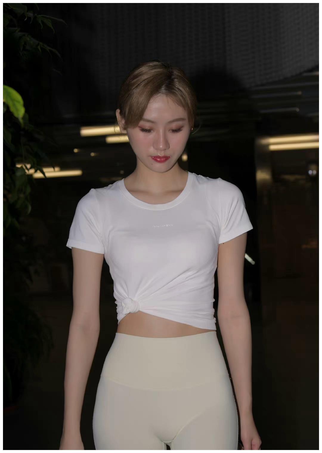 图片[2]-【免费】白色瑜伽裤女孩J2213 190P2V-如玉图库